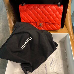 Chanel Bag Like New with authenticity papers, bag and box